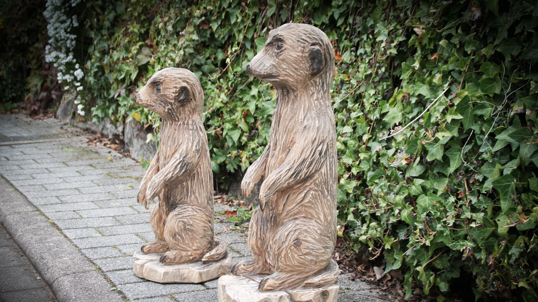 Holzskulptur Erdmaennchen von Simon Echle